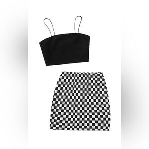 Essnce Solid Crop Cami
Top & Checked Print Skirt